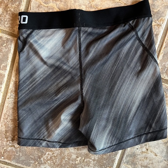 Nike Pros - Picture 2 of 2